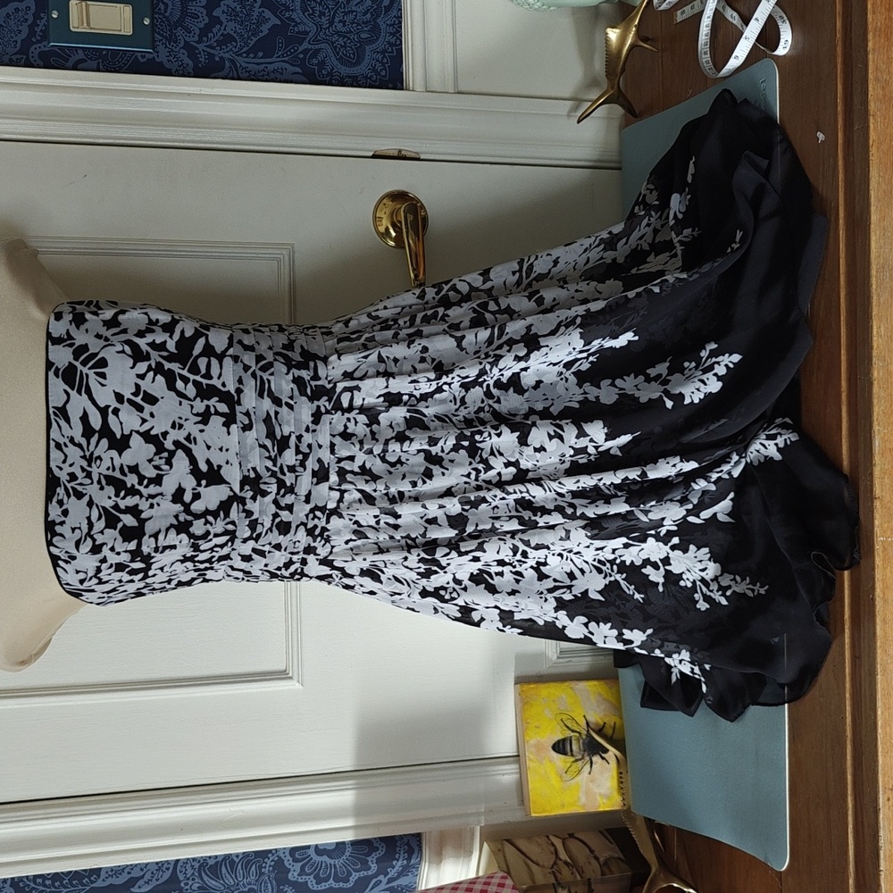 Flattering Strapless Black&White Dress Handkerchief Skirt, Wedding Guest Sz 10